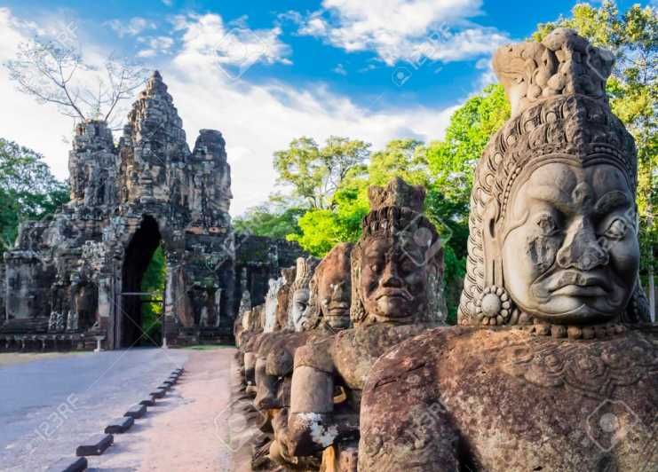 Imagen del tour: Angkor Wat, Bayon, Ta Prohm y Kbal Spean: Excursión de 2 días