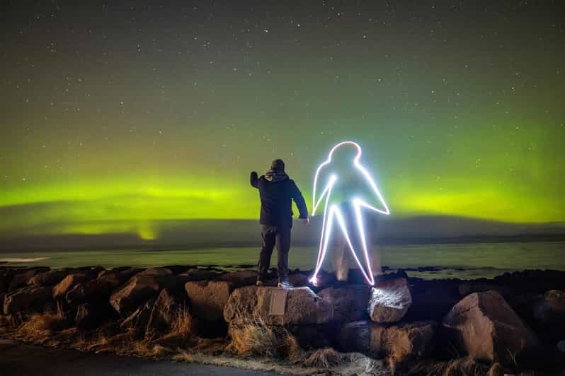 Imagen del tour: Reikiavik: Caza de auroras boreales y fotos profesionales