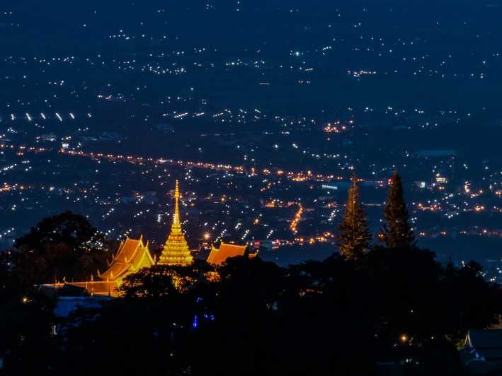 Imagen del tour: Chiang Mai: Excursión nocturna por Doi Suthep y Wat Umong