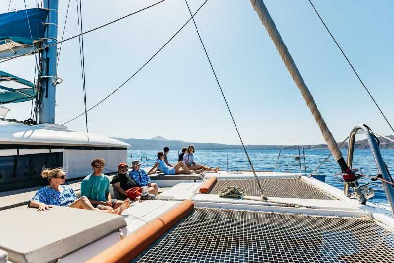 Imagen del tour: Santorini: Excursión de un día en catamarán de lujo con comida y barra libre