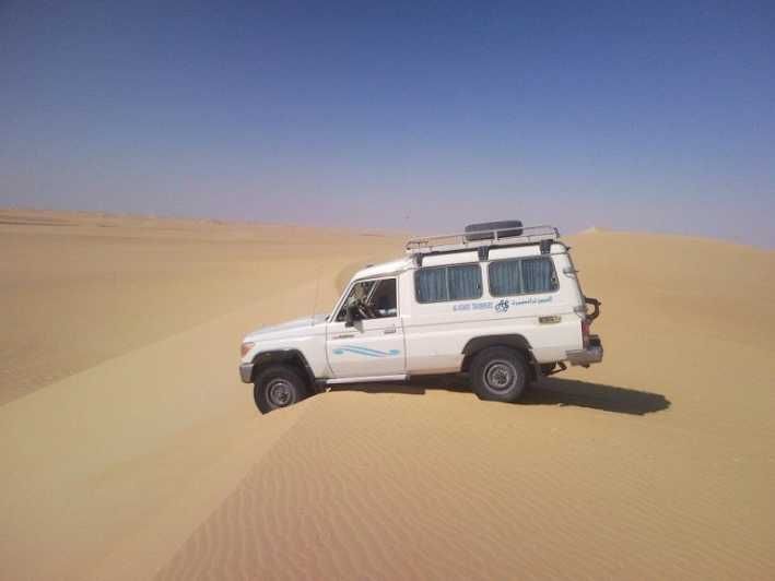 Imagen del tour: Makadi Bay: Jeep Safari Adventure con guía beduino
