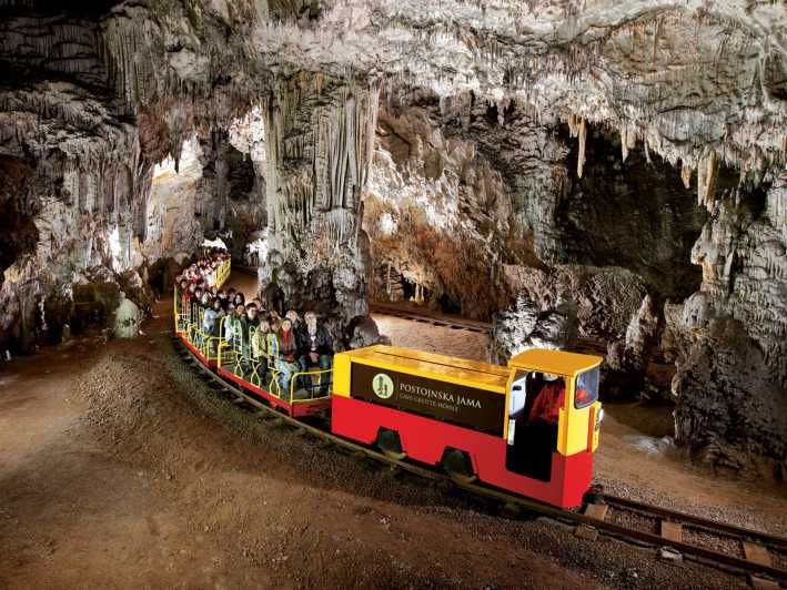 Imagen del tour: Desde Liubliana Cueva de Postojna y Castillo de Predjama Medio Día