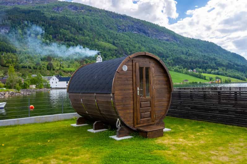 Imagen del tour: Hornindal: Sauna al borde del lago más profundo de Europa