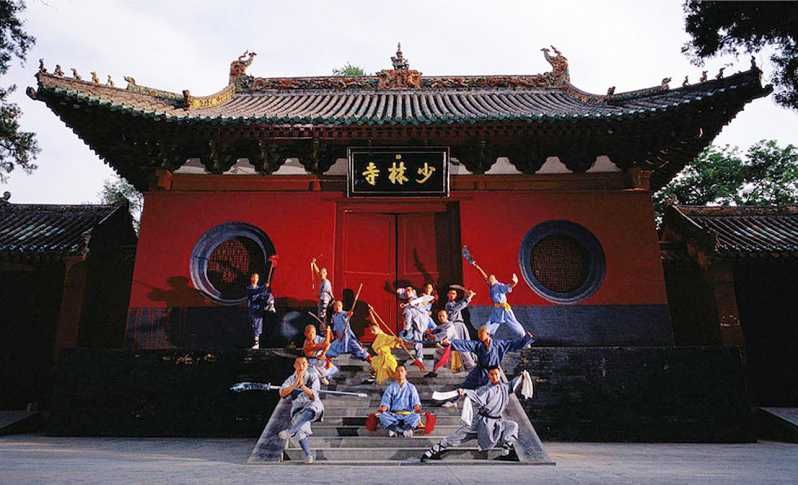 Imagen del tour: Zhengzhou: Tour privado al Templo Shaolin y las Grutas de Longmen