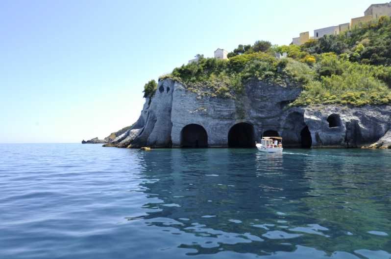Imagen del tour: Excursión de 5 horas en barco por la isla de Ponza