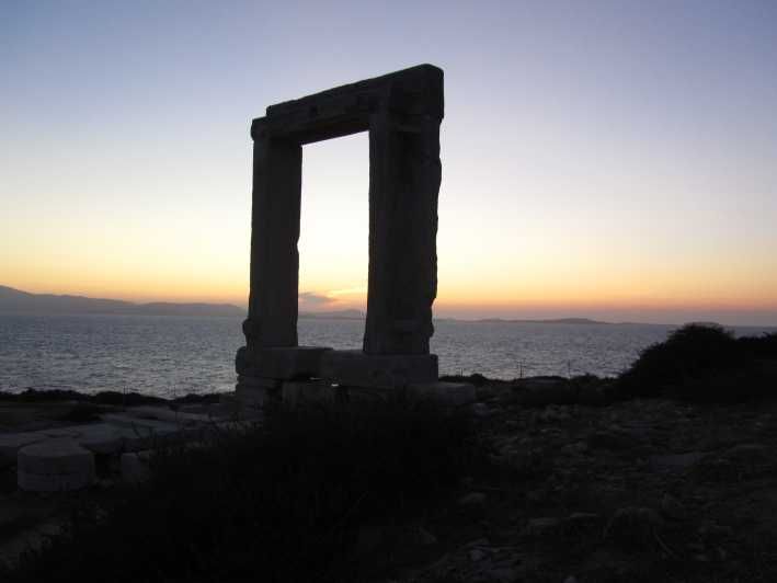 Imagen del tour: Visita a pie al Castillo de Naxos y puesta de sol en la Portara