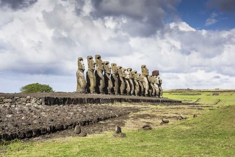 Imagen del tour: Isla de Pascua: recorrido arqueológico privado por el sendero Moai