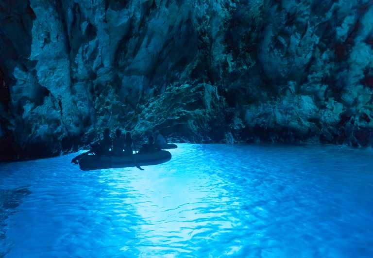 Imagen del tour: Desde Omis: tour en lancha motora de Cueva Azul y 5 islas