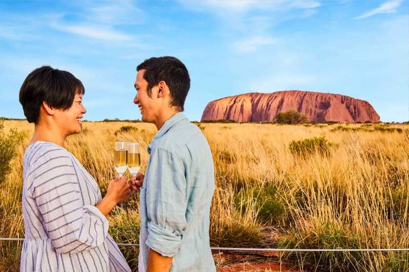 Imagen del tour: Excursión de 1,5 horas al atardecer en Uluru con vino espumoso y tabla de quesos