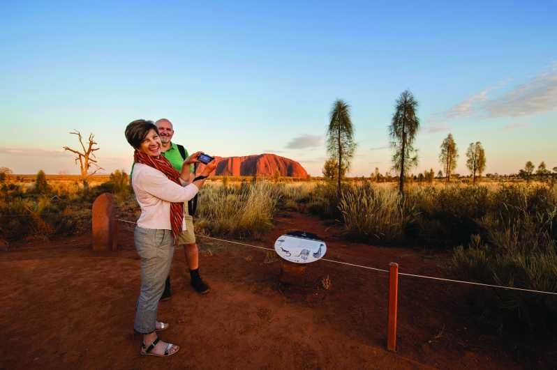 Imagen del tour: Yulara: Excursión de un día en autobús al amanecer en Uluru y Kata Tjuta