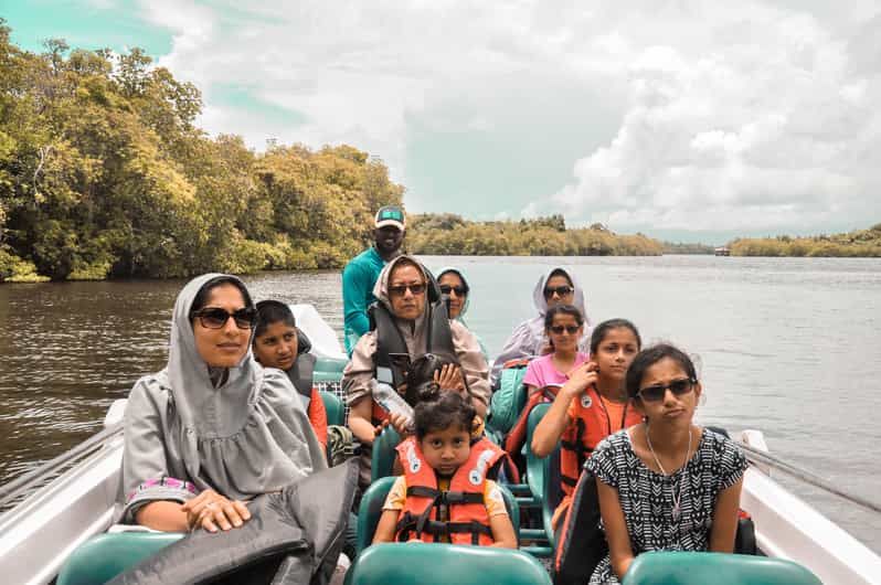 Imagen del tour: Desde Kalutara: Finca Lunuganga, Excursión a las Tortugas y al Río Madu