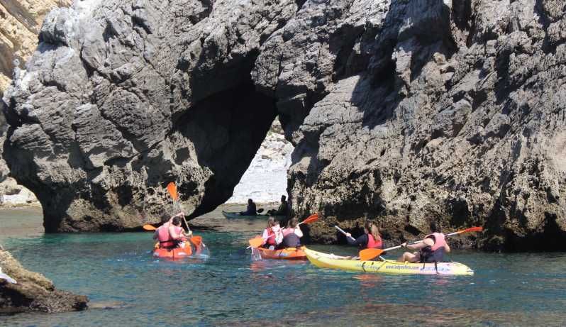 Imagen del tour: Sesimbra: playa de Ribeiro Cavalo, cuevas, Parque Natural en kayak