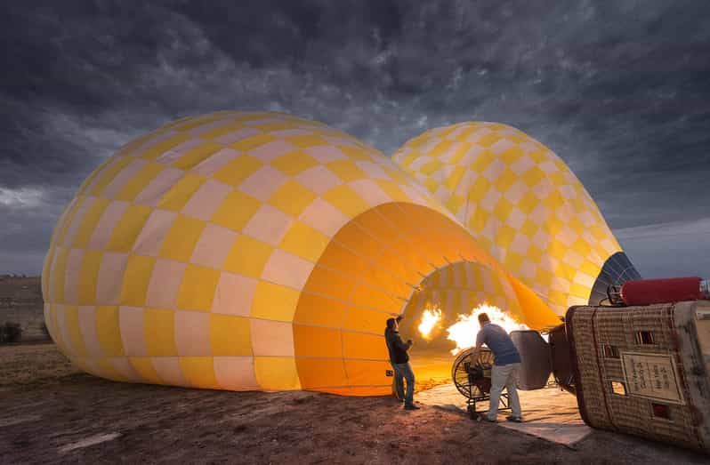 Imagen del tour: Capadocia: vuelo en globo al amanecer con champán