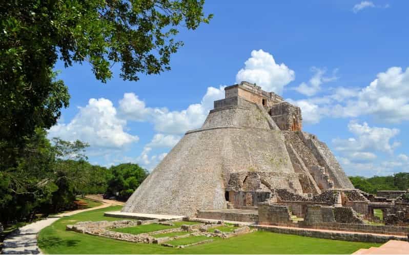 Imagen del tour: Desde Mérida: Uxmal, Hacienda Yaxcopoi, Excursión a los Cenotes