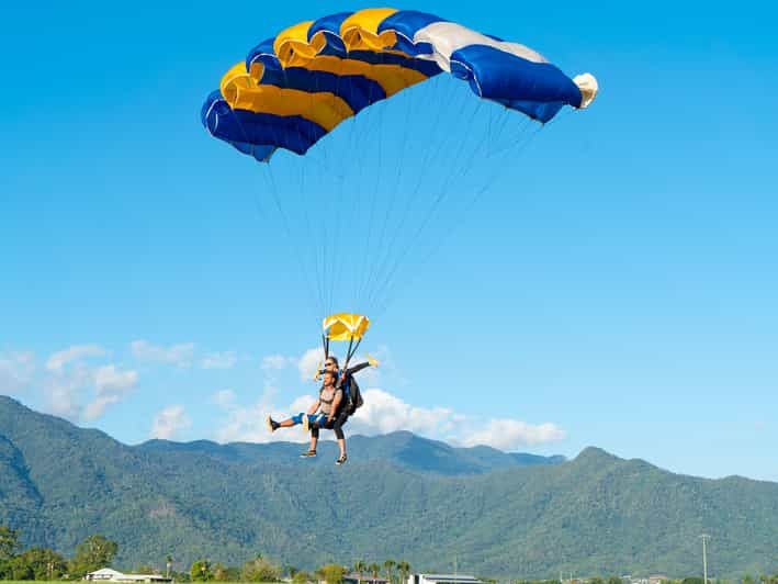 Imagen del tour: Cairns Paracaidismo en tándem desde 15.000 pies