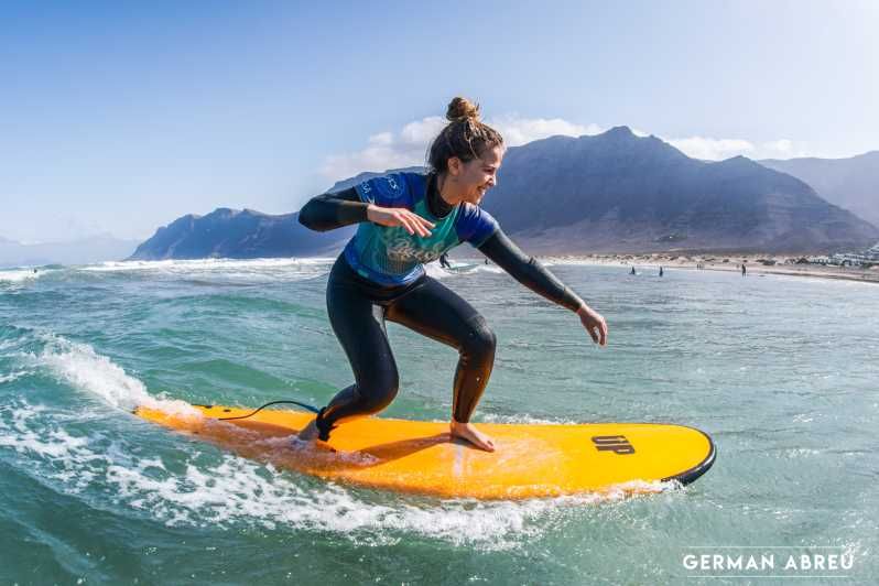 Imagen del tour: Lanzarote: Clases de Surf en la Playa de Famara para Todos los Niveles