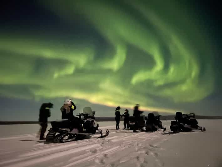 Imagen del tour: Kiruna: Excursión guiada en moto de nieve y caza de auroras boreales