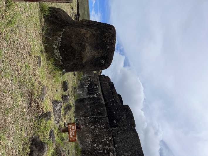 Imagen del tour: La Fábrica de Moai: El misterio tras la estatua de piedra volcánica