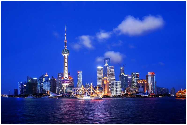 Imagen del tour: Shanghai: Excursión Nocturna en Crucero por el Río con Cena al Estilo Xinjiang
