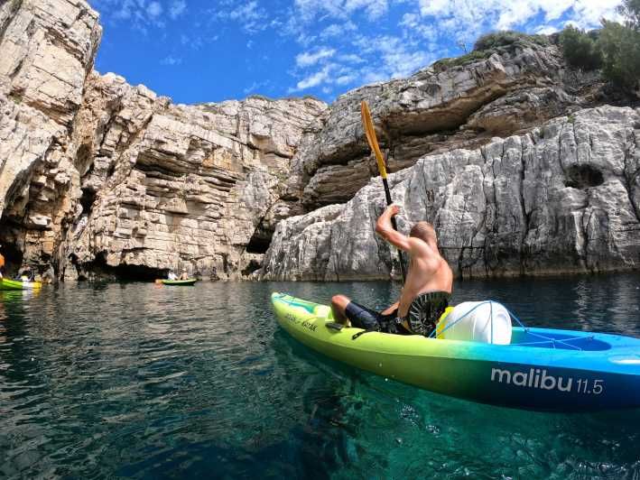 Imagen del tour: Pula: Excursión en Kayak por las Cuevas Marinas con Snorkel y Natación
