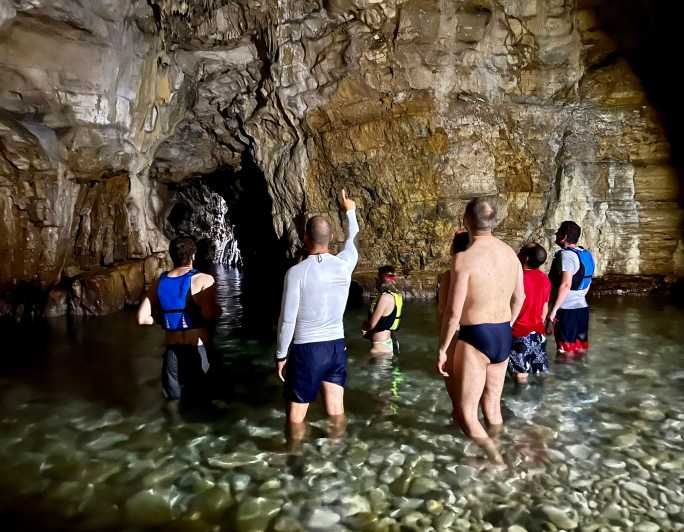 Imagen del tour: Pula: Excursión en Kayak por la Cueva Azul con Natación y Snorkel