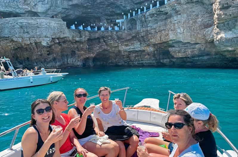 Imagen del tour: Polignano a Mare: Crucero en lancha rápida a las cuevas con aperitivo