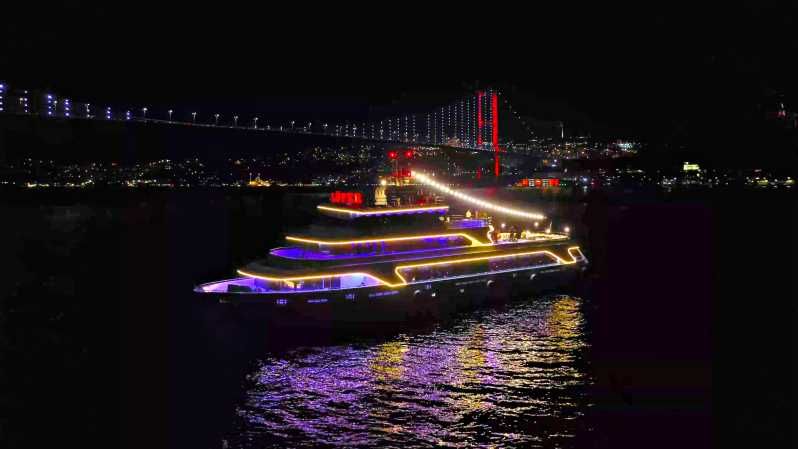 Imagen del tour: Estambul: crucero con cena y espectáculo en mesa privada