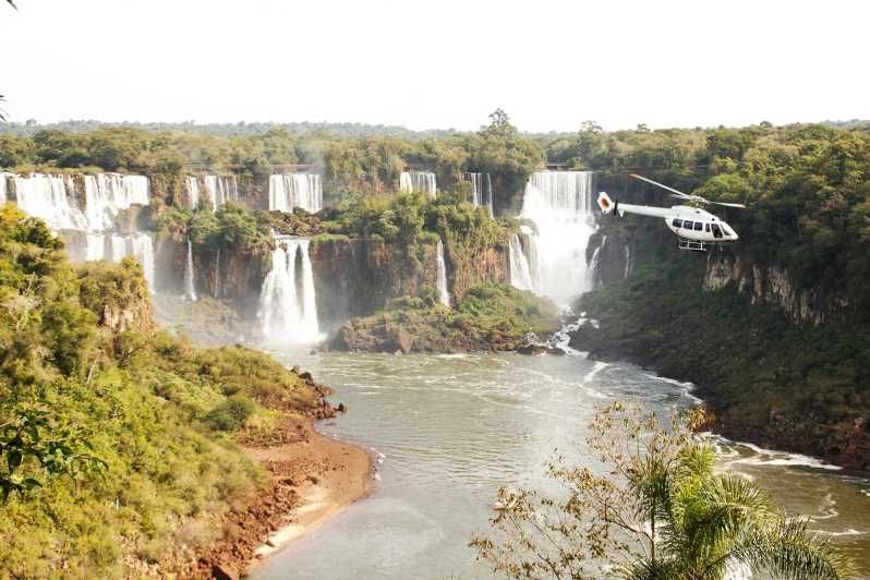 Imagen del tour: Vuelo panorámico de 10 minutos en helicóptero por las cataratas del Iguazú