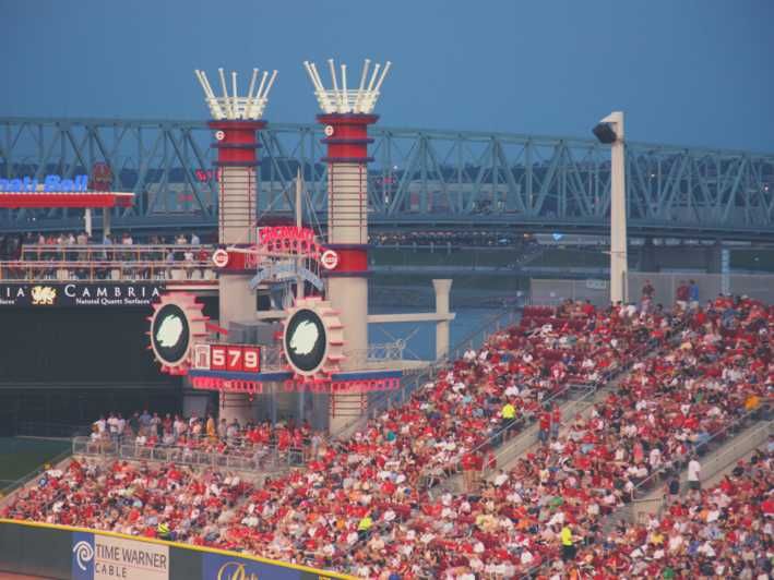 Imagen del tour: Partido de béisbol de los Cincinnati Reds en el Great American Ballpark