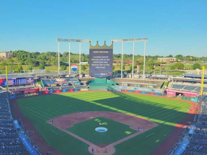 Imagen del tour: Partido de béisbol de los Kansas City Royals en el estadio Kauffman