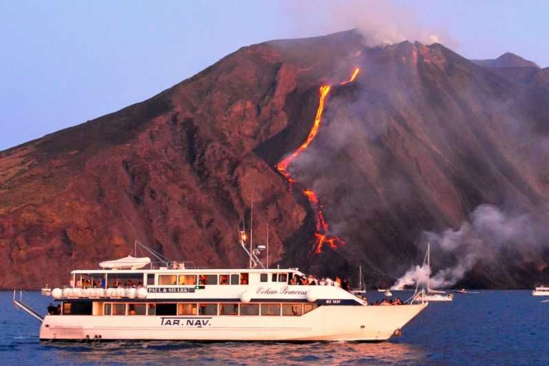 Imagen del tour: Desde Milazzo: Excursión nocturna en barco por Panarea y Stromboli