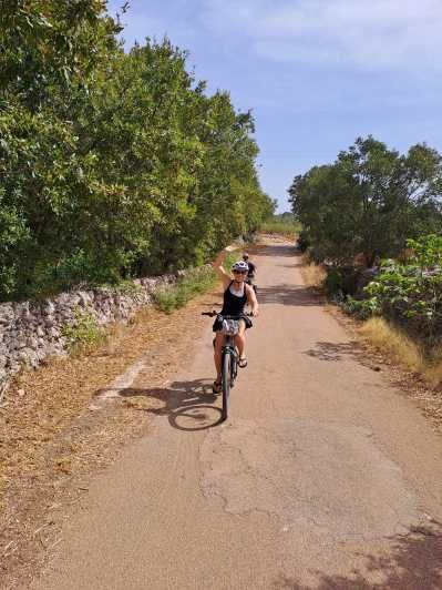 Imagen del tour: Alberobello e-bike tour con visita a una granja de burros