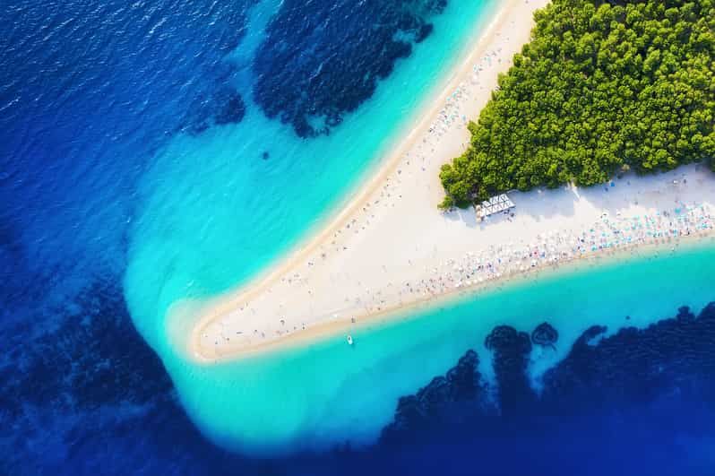 Imagen del tour: Makarska: Viaje a la playa de Zlatni Rat, la ciudad de Bol y bahías solitarias