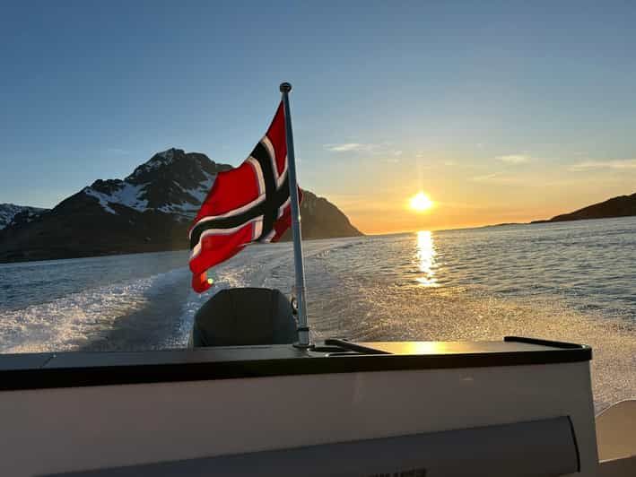 Imagen del tour: Leknes: Crucero privado exclusivo de 2 horas en barco por el Sol de Medianoche