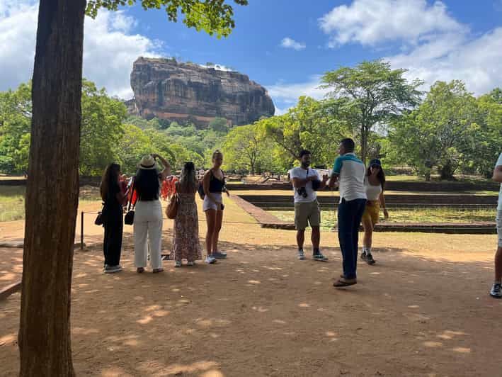 Imagen del tour: Desde Colombo: Excursión de un día a Sigiriya y Dambulla y Safari