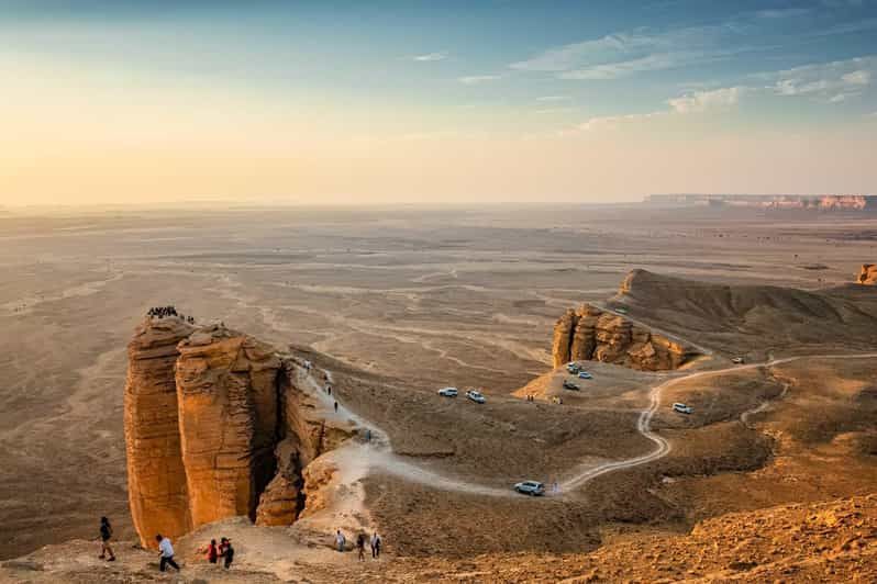 Imagen del tour: Desde Riad: El confín del mundo y la cueva de los murciélagos en 4x4