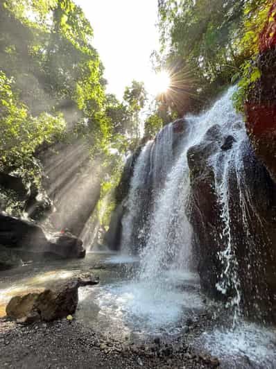 Imagen del tour: Bali : Excursión de un día al Templo de Besakih y 2 Cascadas Ocultas