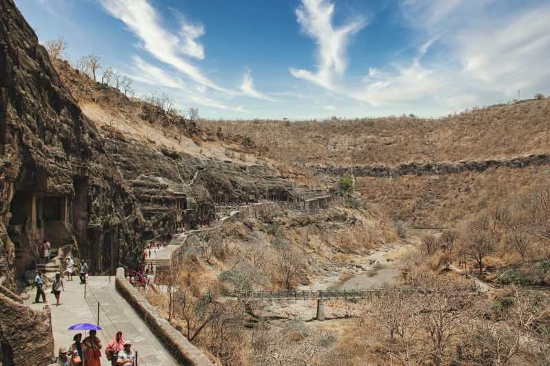 Imagen del tour: Tour privado de 3 días al cráter de Lonar, Ajanta y las cuevas de Ellora