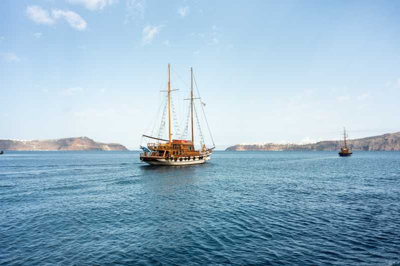 Imagen del tour: Santorini: Crucero por las Islas Volcánicas con Visita a las Aguas Termales