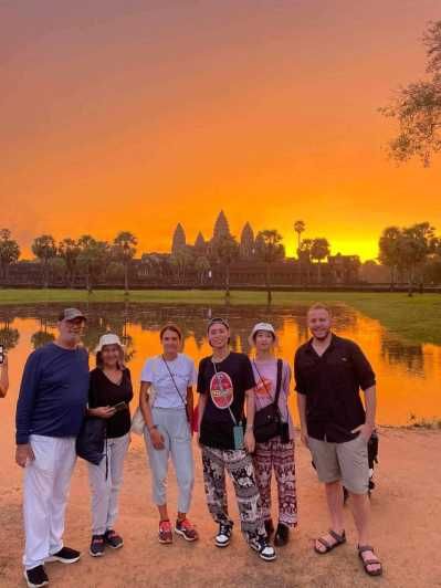 Imagen del tour: Siem Reap: Excursión guiada de un día para grupos pequeños al Amanecer de Angkor Wat
