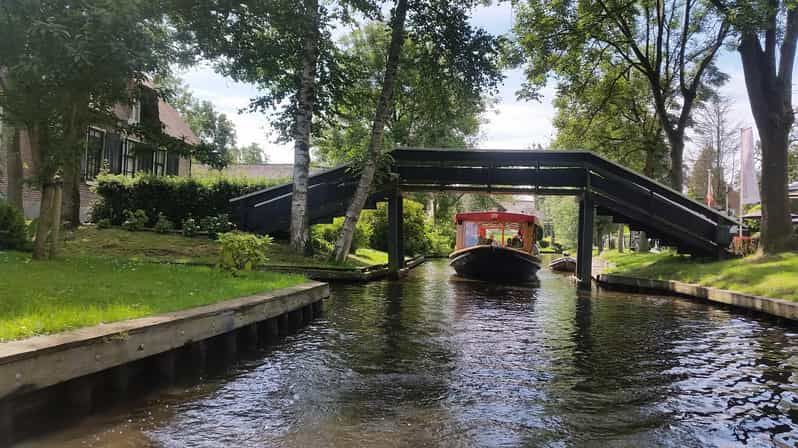 Imagen del tour: Giethoorn: Tour guiado en barco por la ciudad y el lago