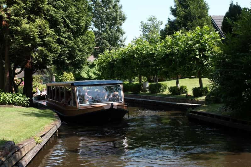 Imagen del tour: Giethoorn: Lo más destacado: paseo en barco por el canal y visita turística del pueblo