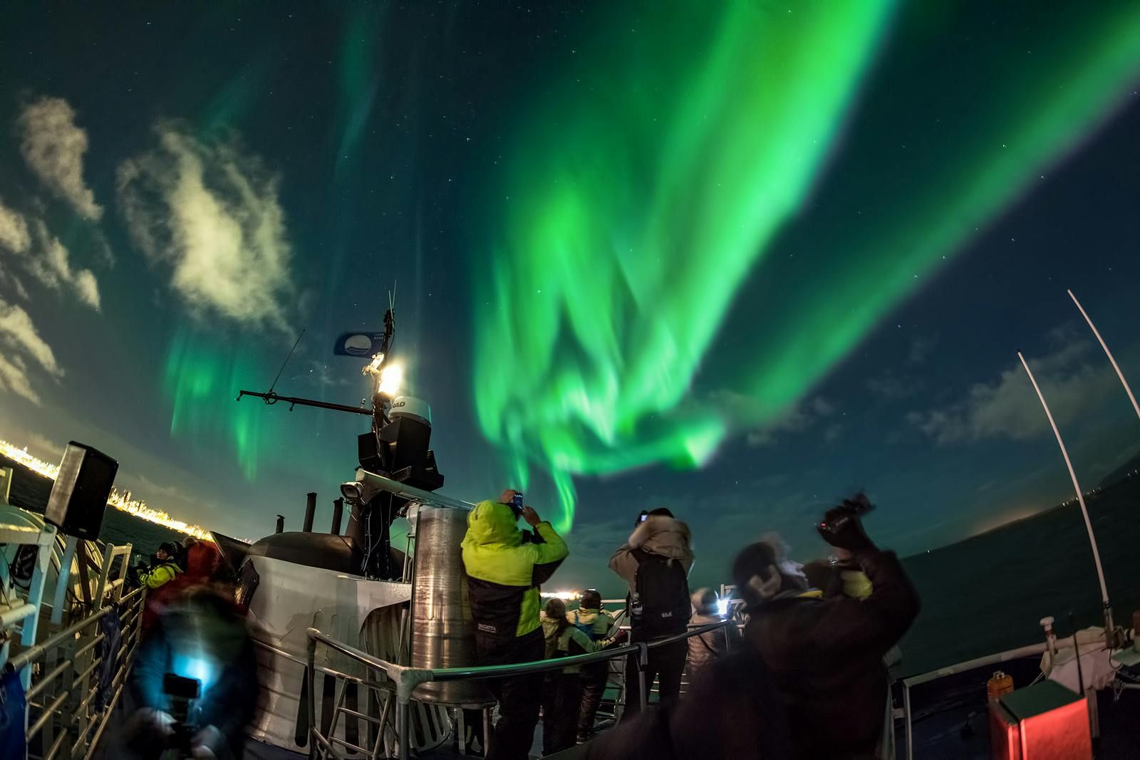 Imagen del tour: Auroras boreales en barco con actividad de reemplazo.