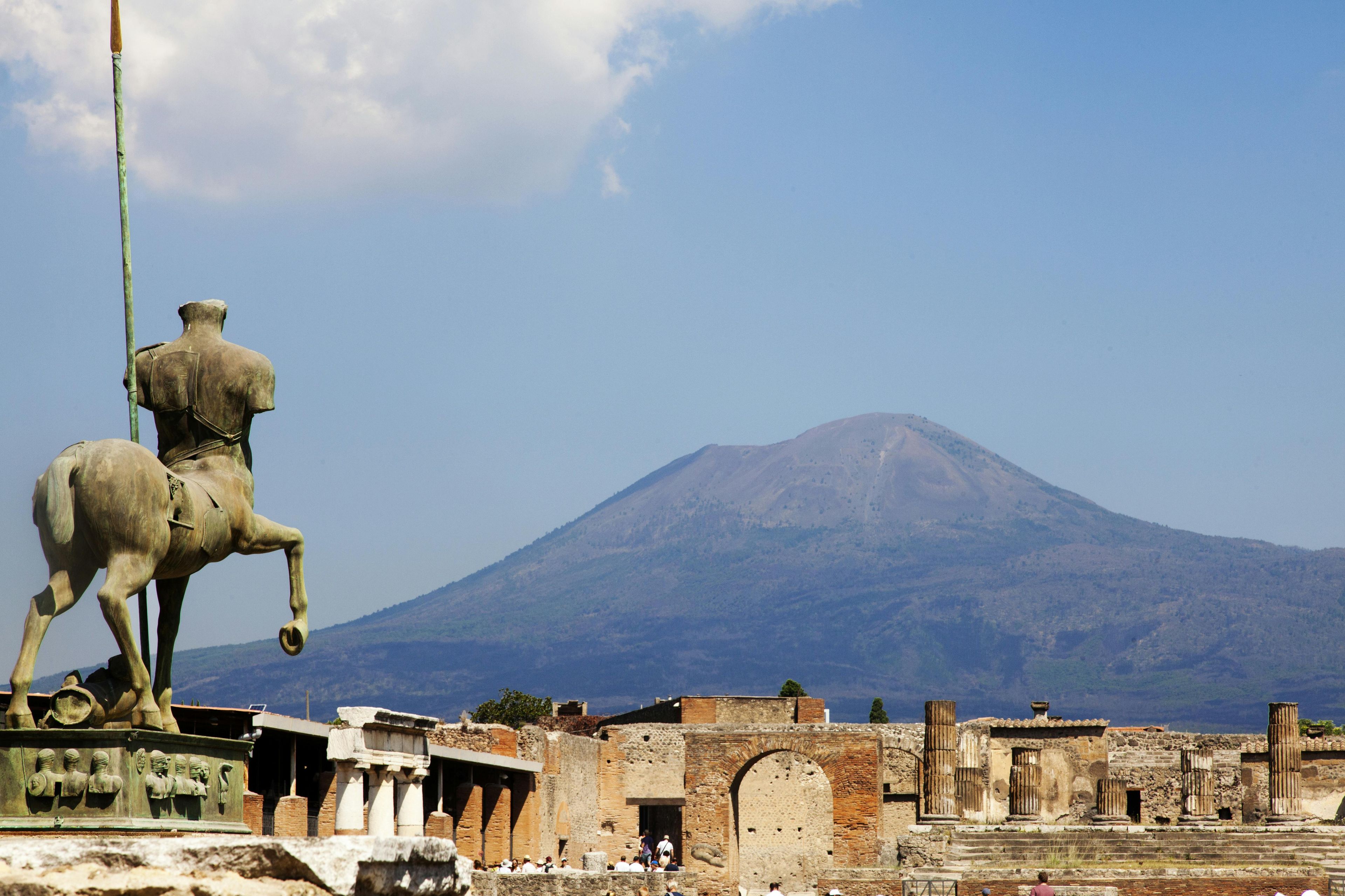 Imagen del tour: Tour semiprivado de Pompeya y el Vesubio en autobús desde Nápoles