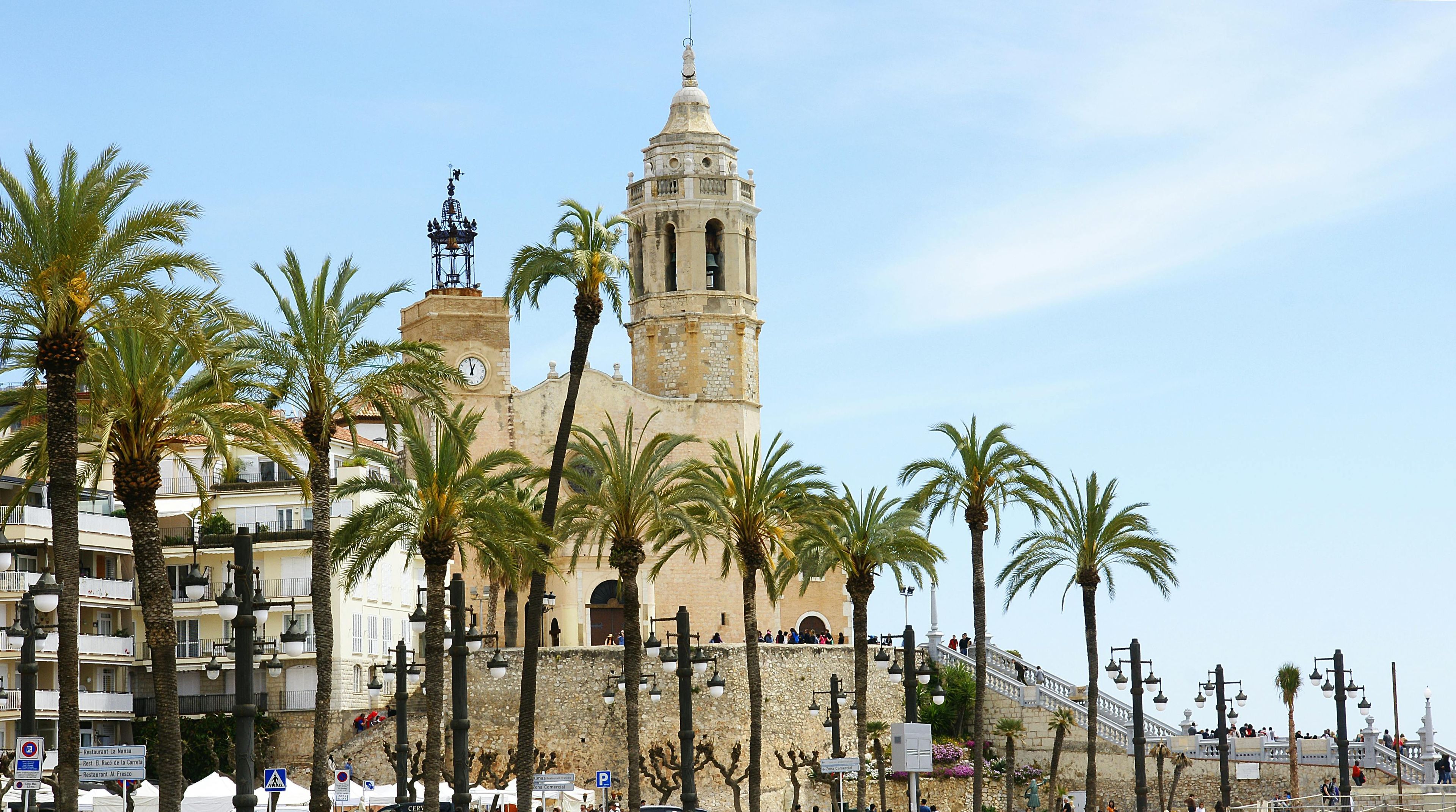 Imagen del tour: Tour histórico de Sitges y visita a la bodega Miquel Jane con cata de vinos y almuerzo