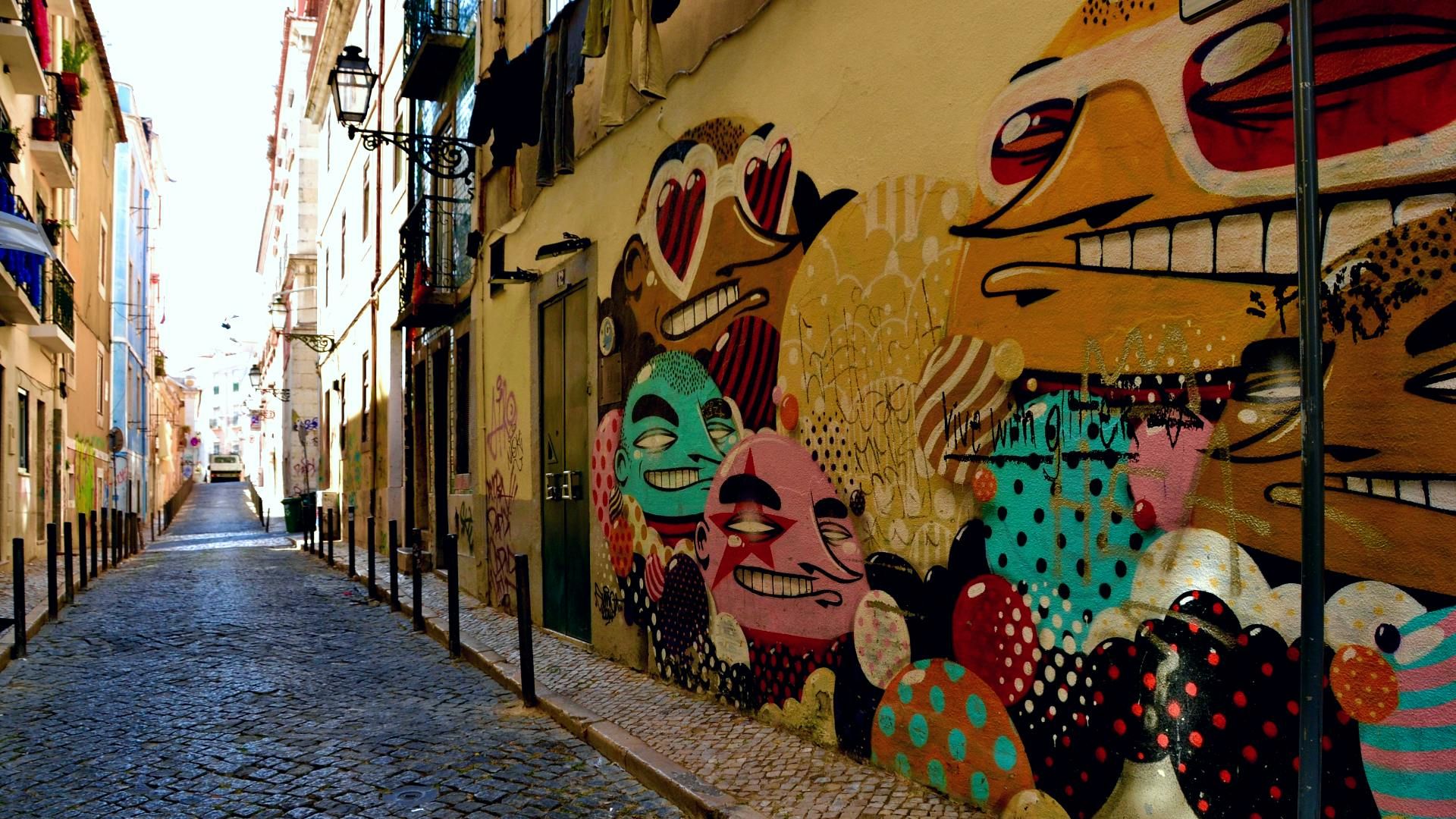 Imagen del tour: Discovery Walk autoguiado en el Bairro Alto y Bica de Lisboa: figuras divertidas y vistas fabulosas