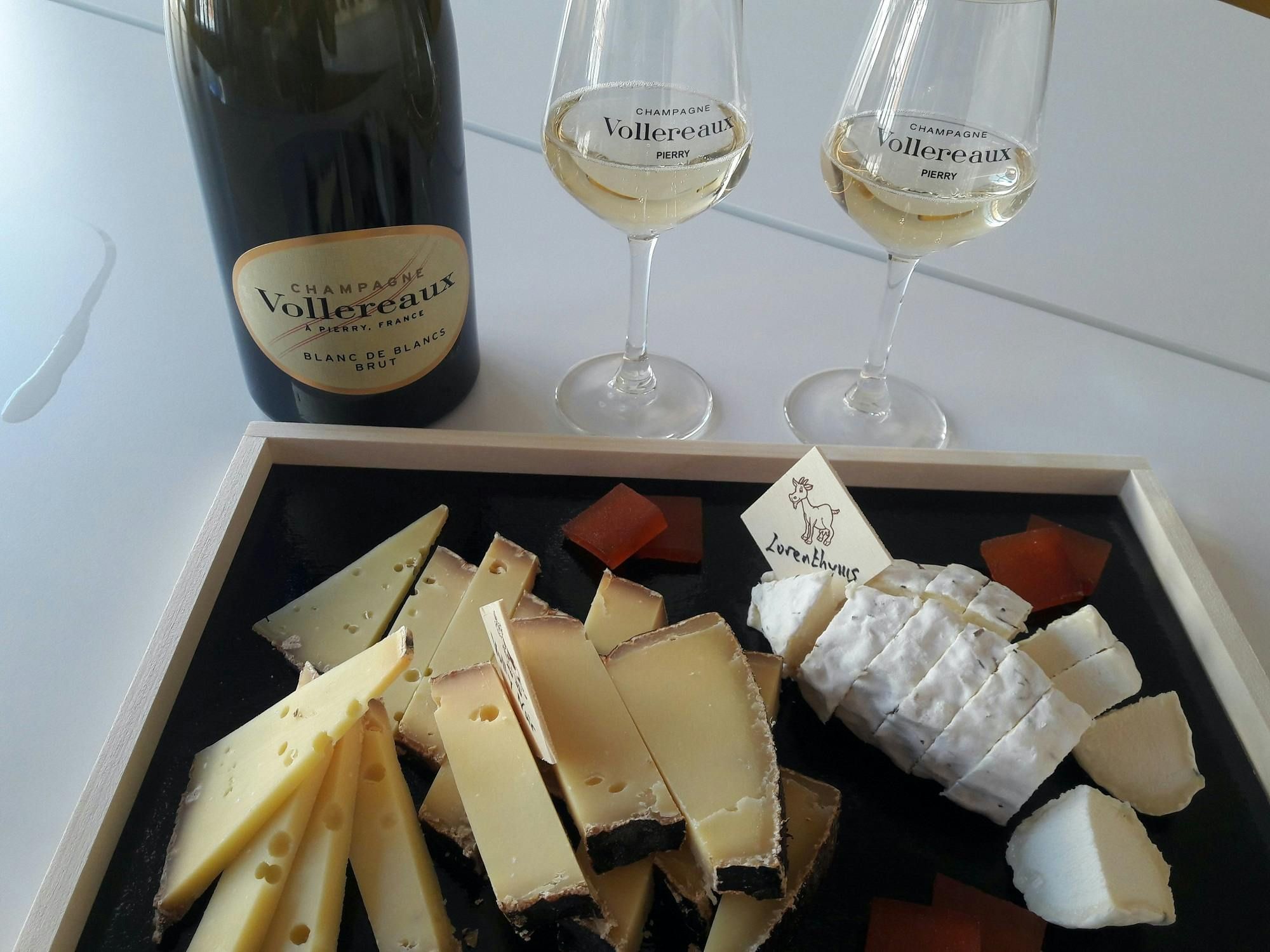 Imagen del tour: Visita guiada a la bodega de champán Vollereaux con degustación de champán y queso
