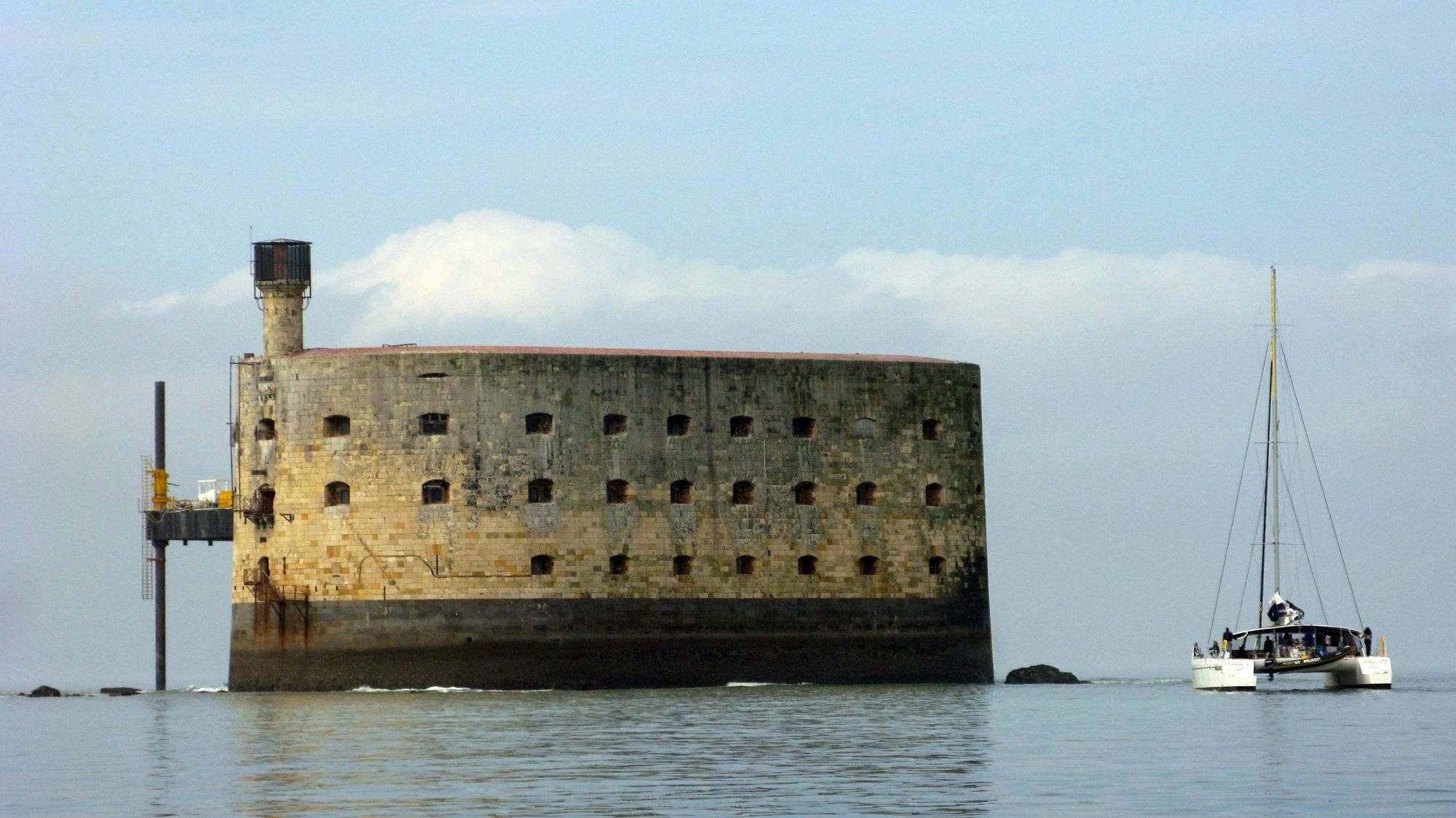 Imagen del tour: Fort Boyard navegando en catamarán desde La Rochelle