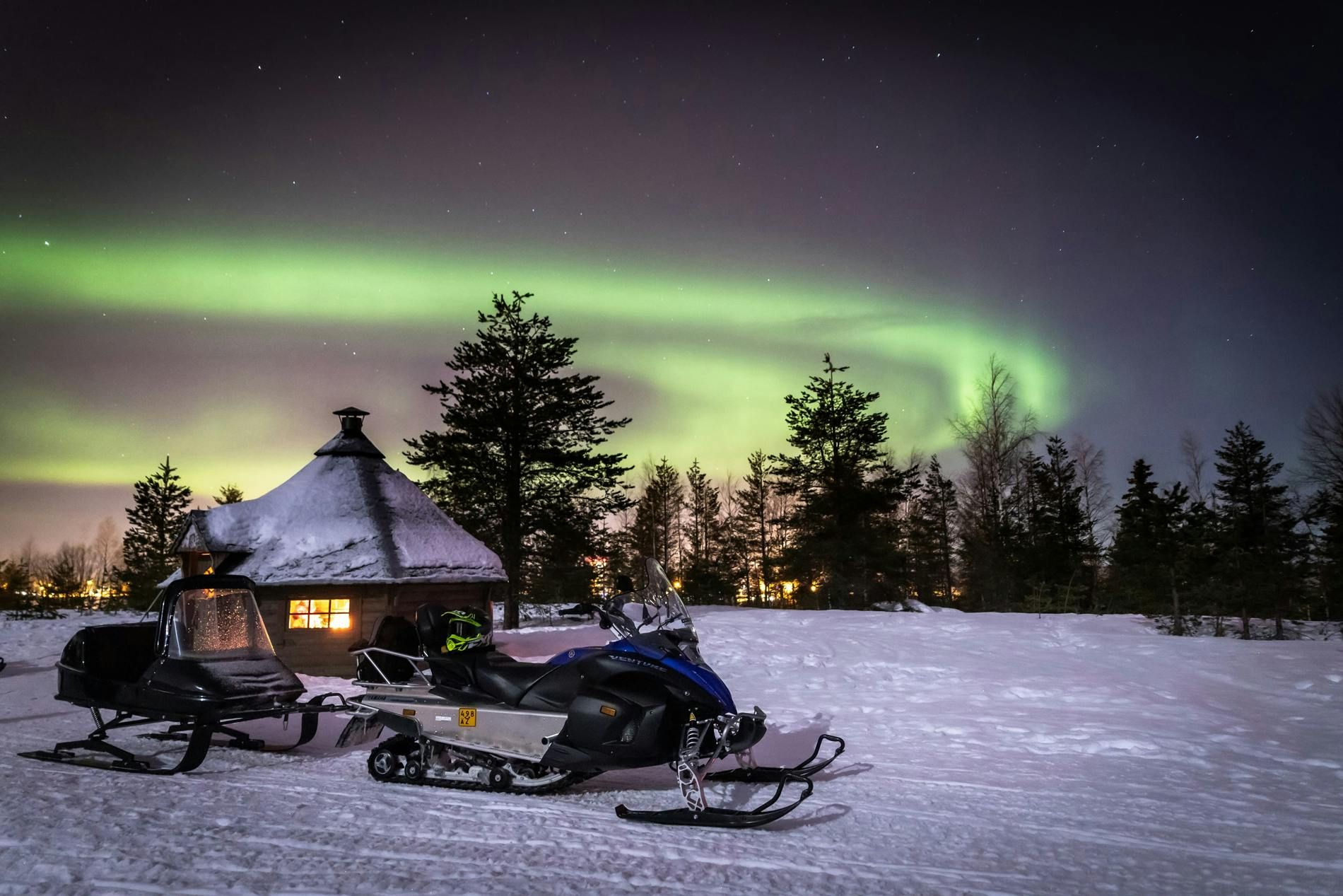 Imagen del tour: Paseo en trineo por la aurora boreal en moto de nieve