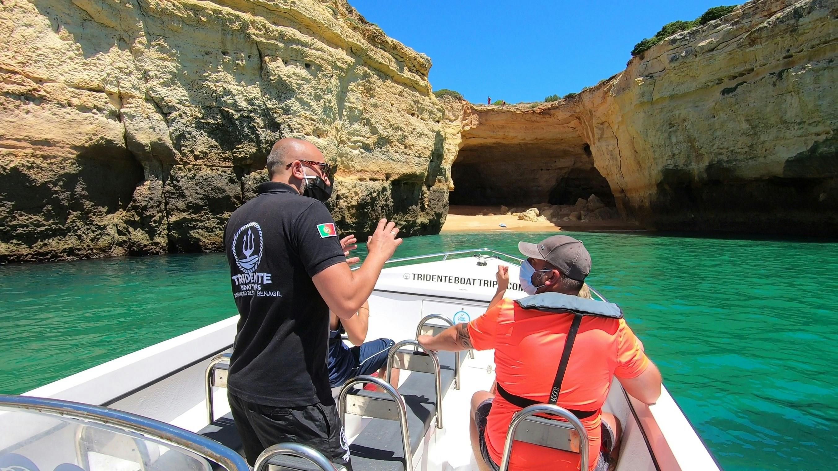 Imagen del tour: Tour privado en barco a las cuevas de Benagil